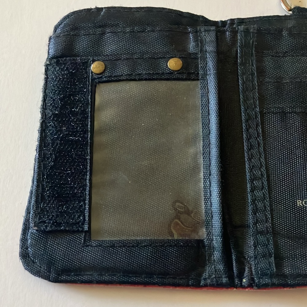 Robin Ruth Canada Wallet - Picture 4 of 9
